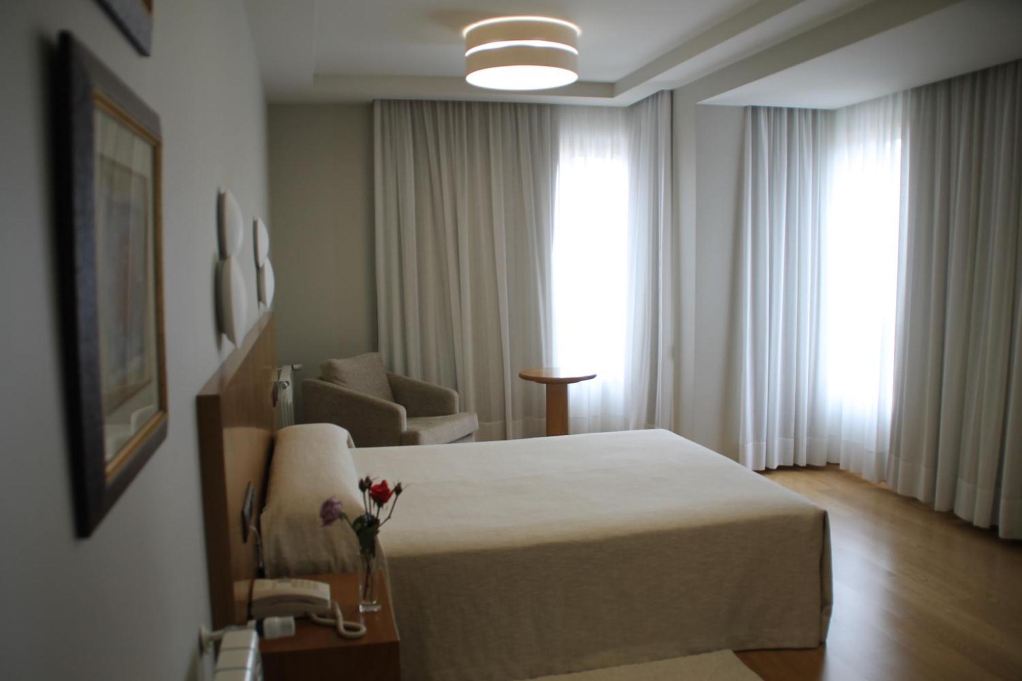 קמבדוס Hotel - Restaurante Casa Rosita מראה חיצוני תמונה
