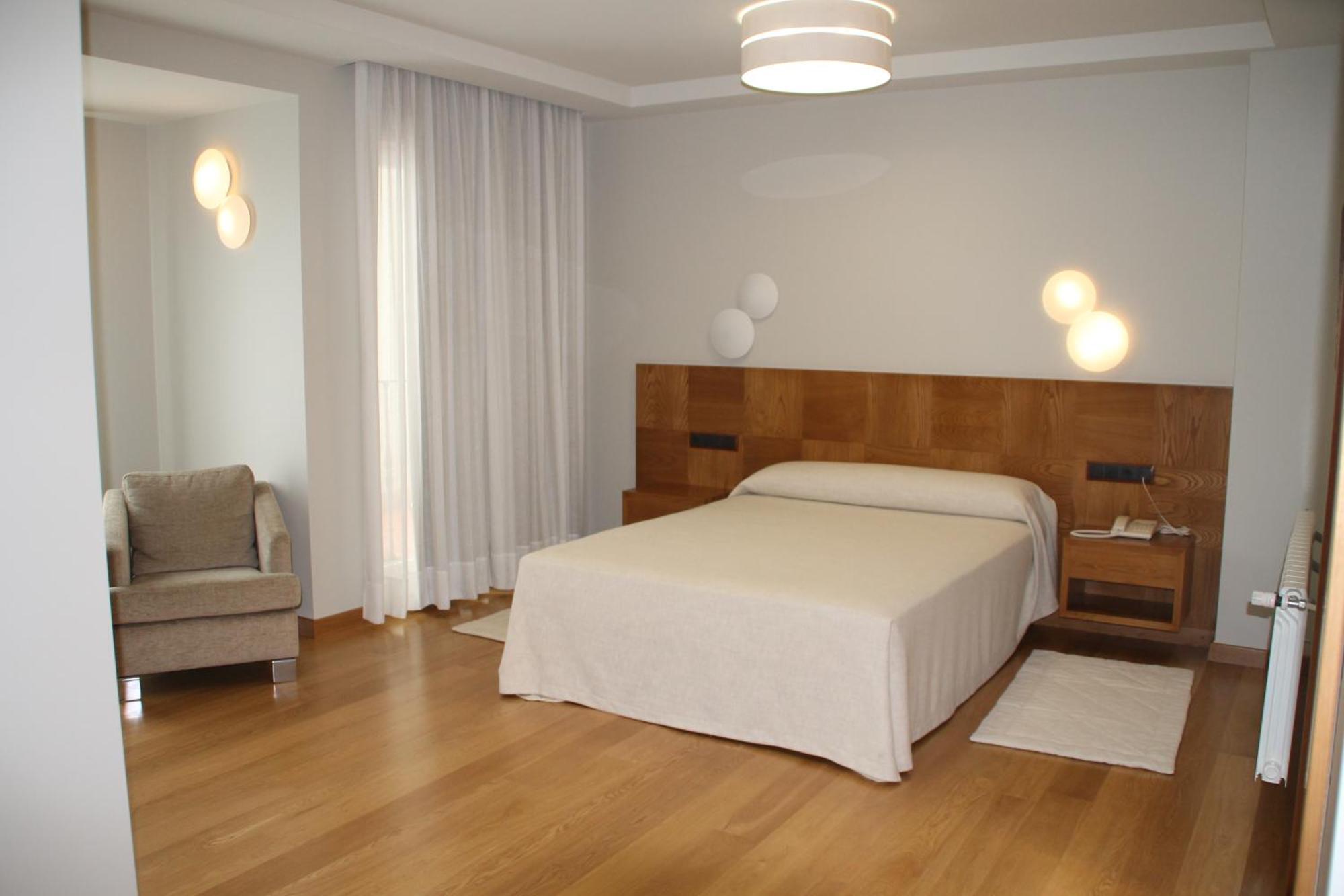 קמבדוס Hotel - Restaurante Casa Rosita מראה חיצוני תמונה